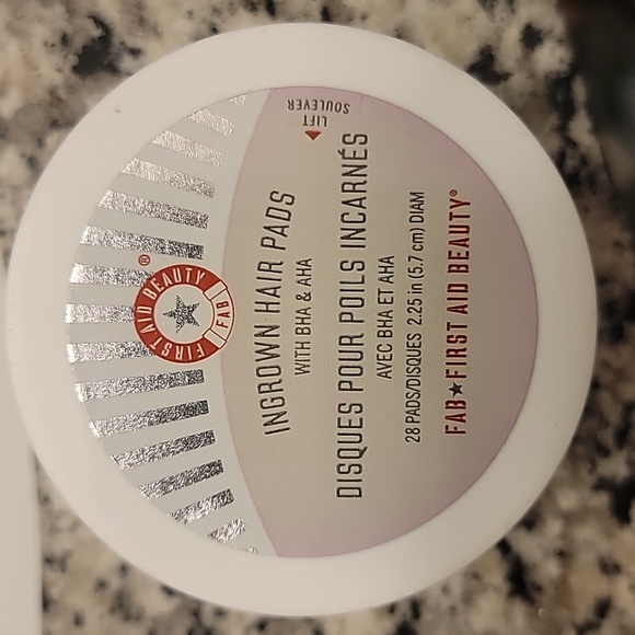 First Aid Beauty Grooming Nwt First Aid Beauty Fab Ingrown Hair Pads Safe For Sensitive Skin